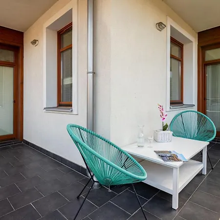 Jasny Victus Z Parkingiem By Renters Apartamento